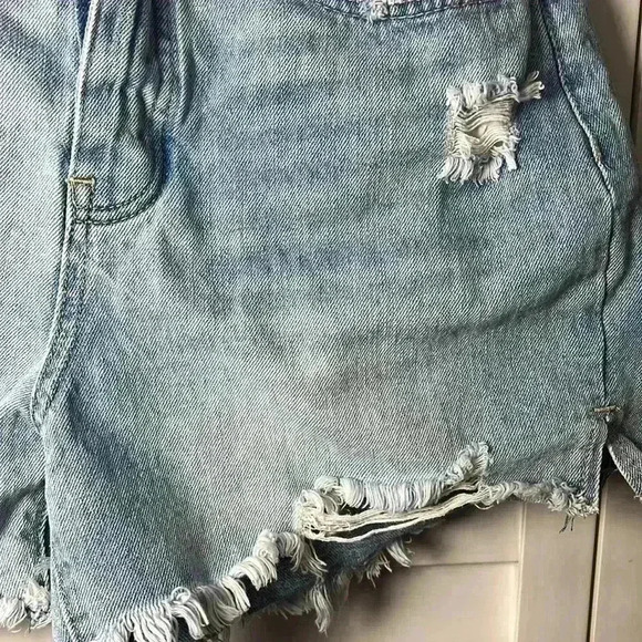 YMI Mom Fit Distressed Festival Shorts Size 7/28 - Picture 4 of 8